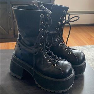 Demonia Ranger 301 Platform Boots